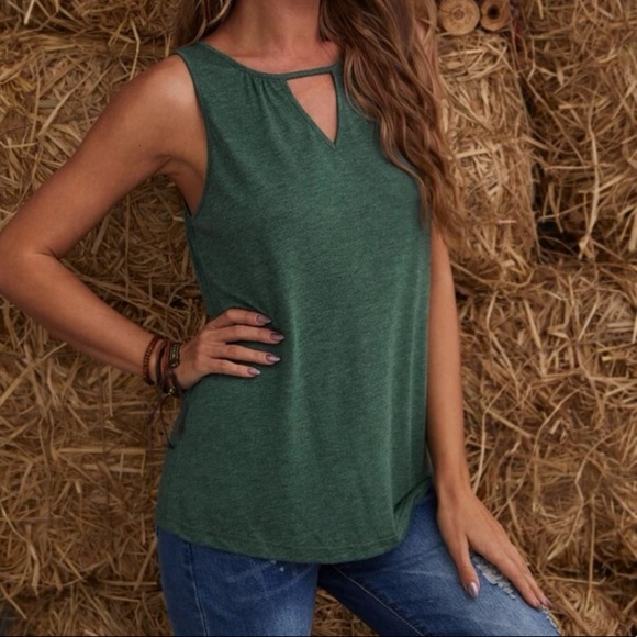 New Green keyhole tank top - Picture 1 of 5